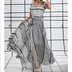 Flowy maxi dress perfect for fall family pictures